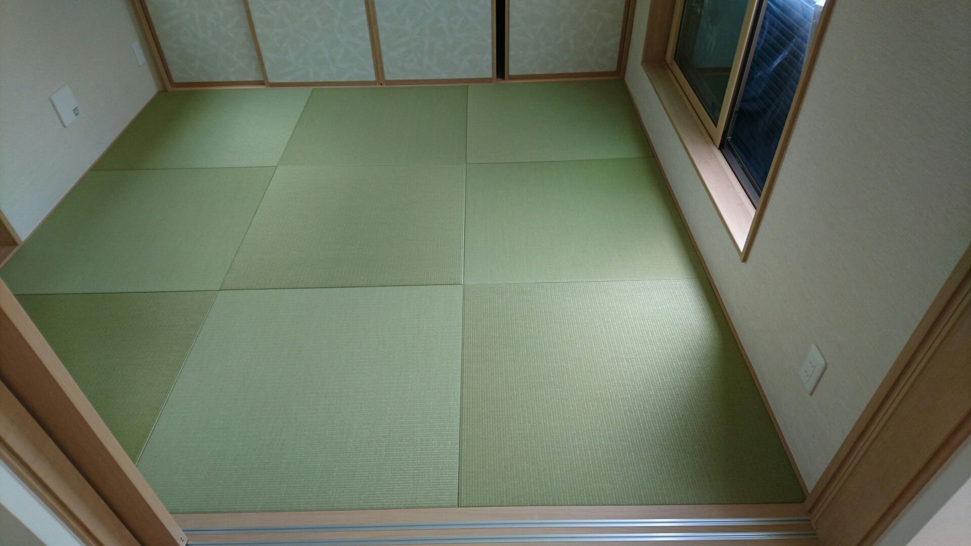 ダイケン清流０１（銀白色）　座スリム１５　縁無畳（琉球畳）