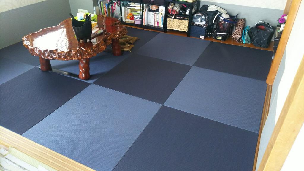 ダイケン「清流カクテルフィット２４（栗色×藍色）」　縁無畳（琉球畳）