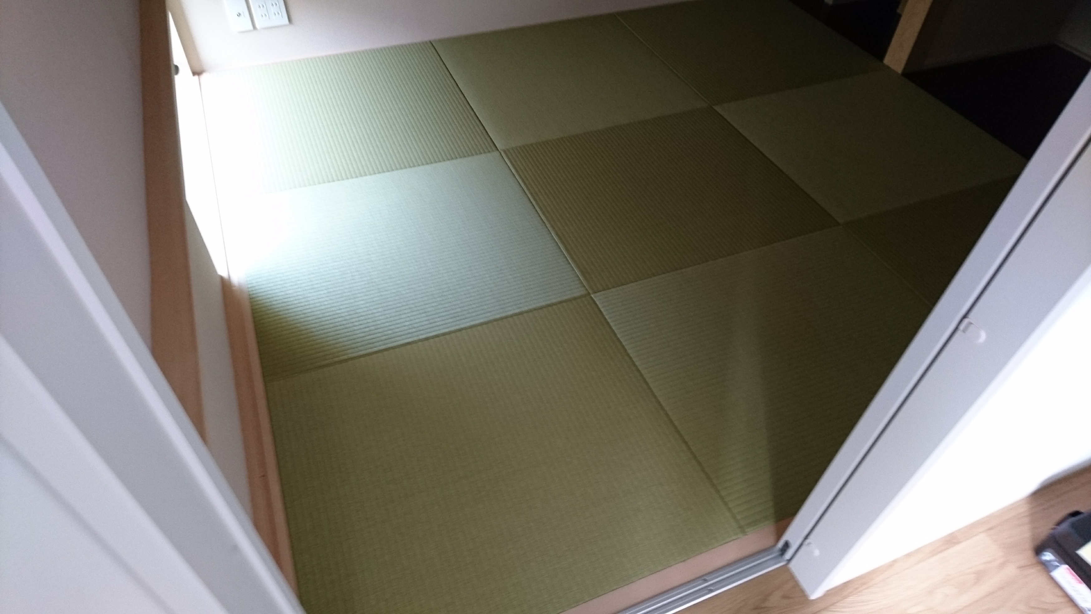 ダイケン和紙表「銀白２３０」＆畳床「２０００ＥＣＯ」　縁無畳（琉球畳）