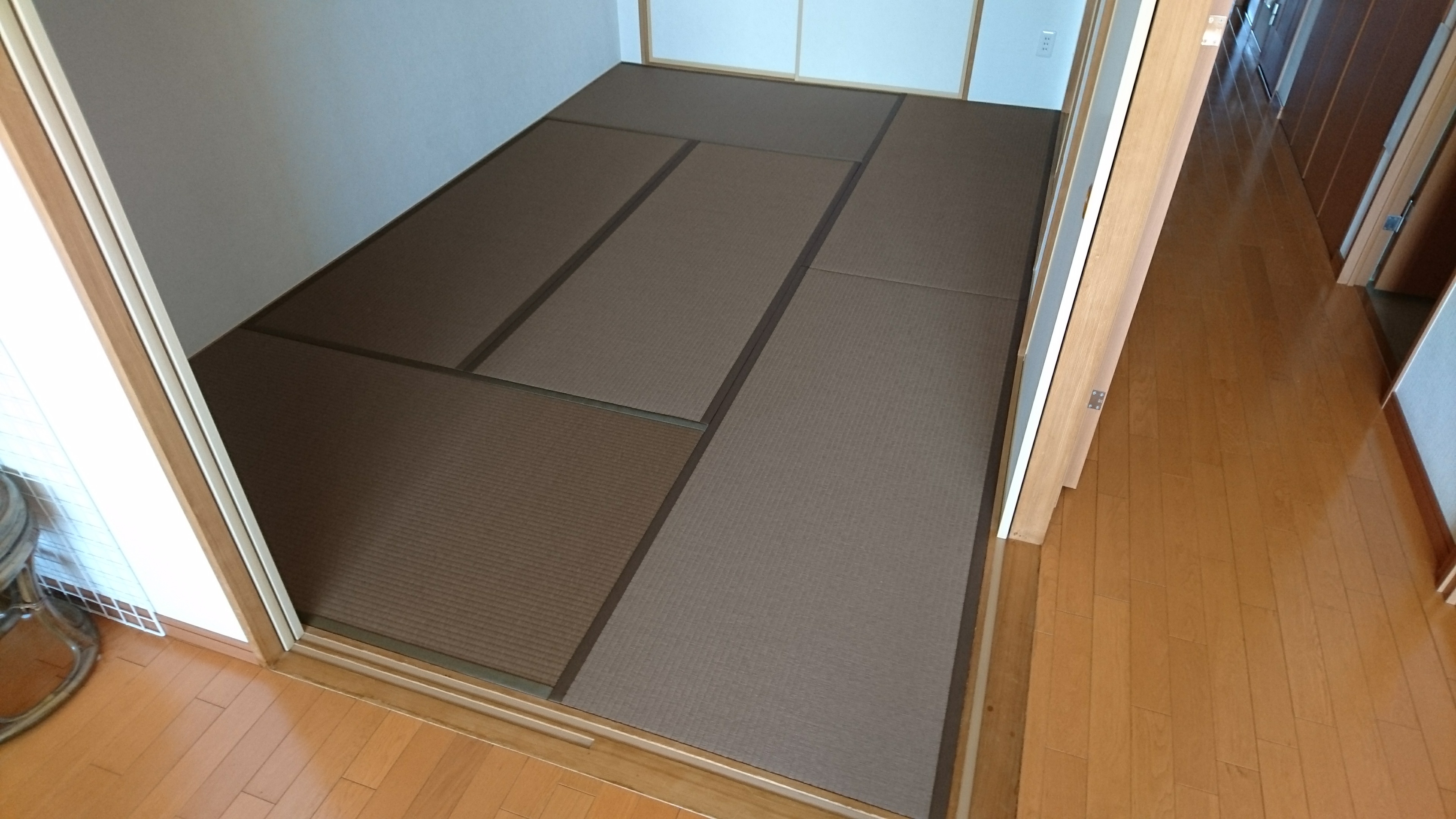 ダイケン「銀白カラー１９（胡桃色）」ストリーム１９　縁付畳